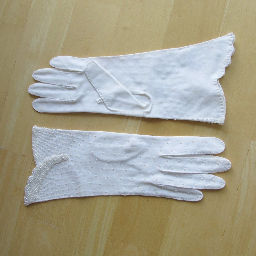 Vintage Double-Woven Faux-Pearl Beaded Gloves - Picture 2 of 9